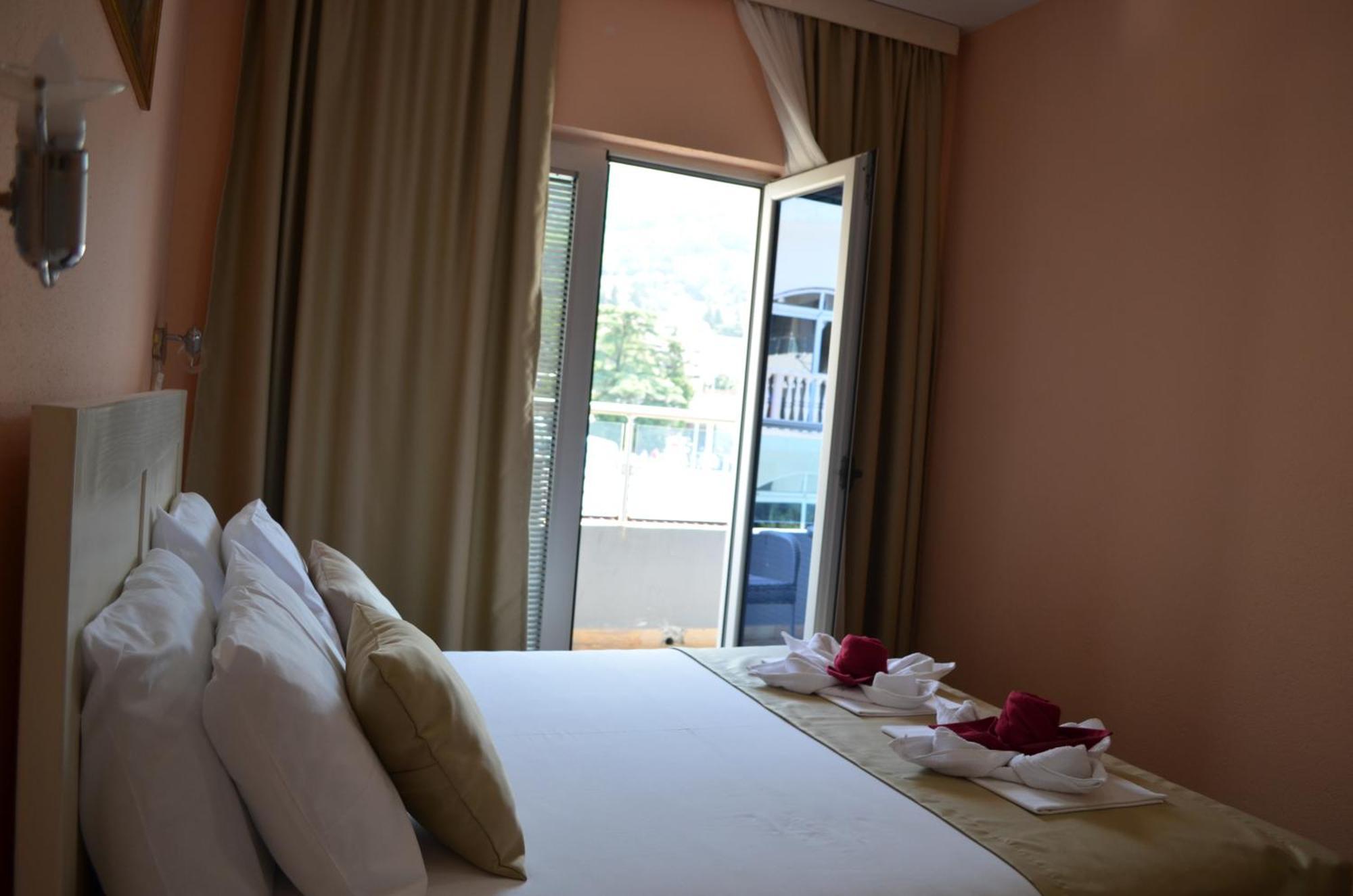 Sirena Marta Hotel Sutomore Exterior photo
