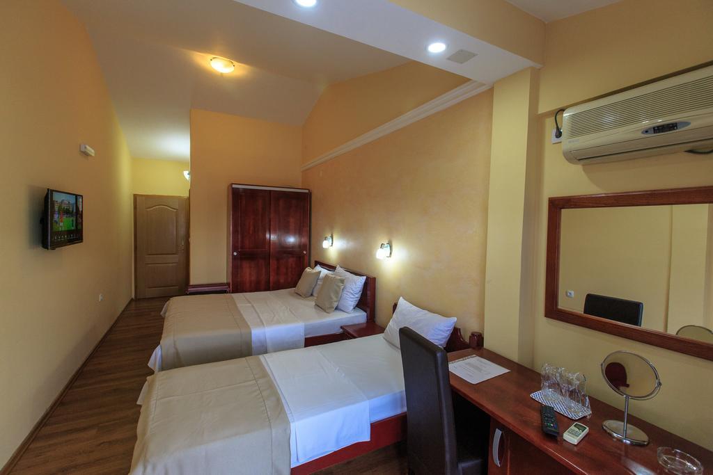 Sirena Marta Hotel Sutomore Exterior photo